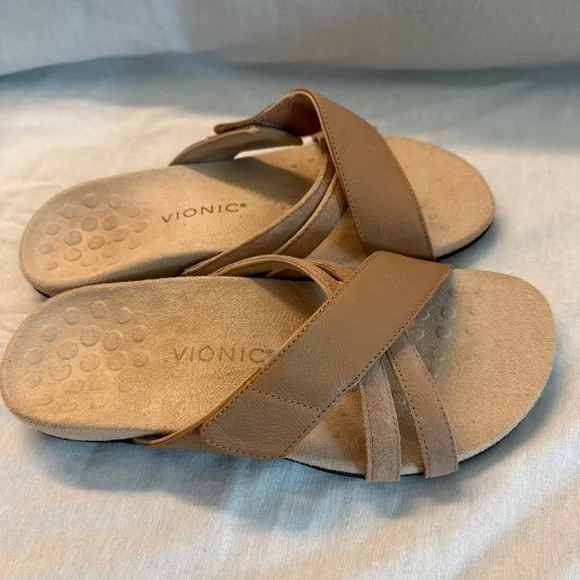 Vionic Zaire Tan/ Macaroon Sandals with Crisscross Straps and Cork Footbed NWOT - Picture 3 of 7